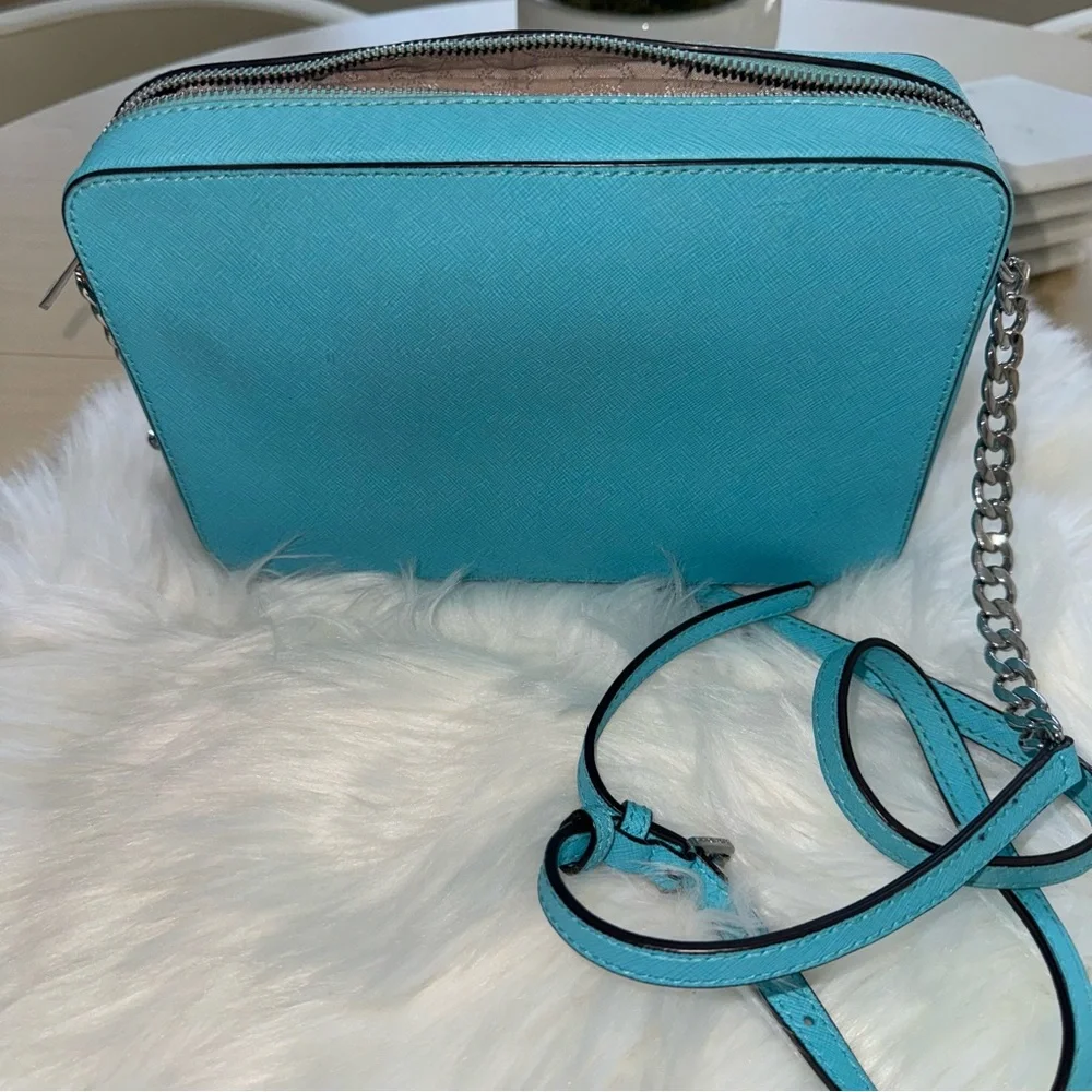 Like New Michael Kors MK Crossbody - Picture 8 of 8